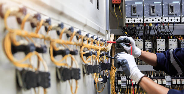 Professional Electrician technician working in Edwardsville, KS